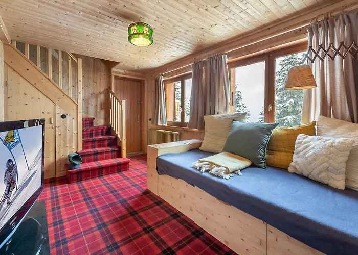 Mazot Confortable Dans Les Sapins, Skis Aux Pieds A - Fr-1-564-97 كورشوفيل